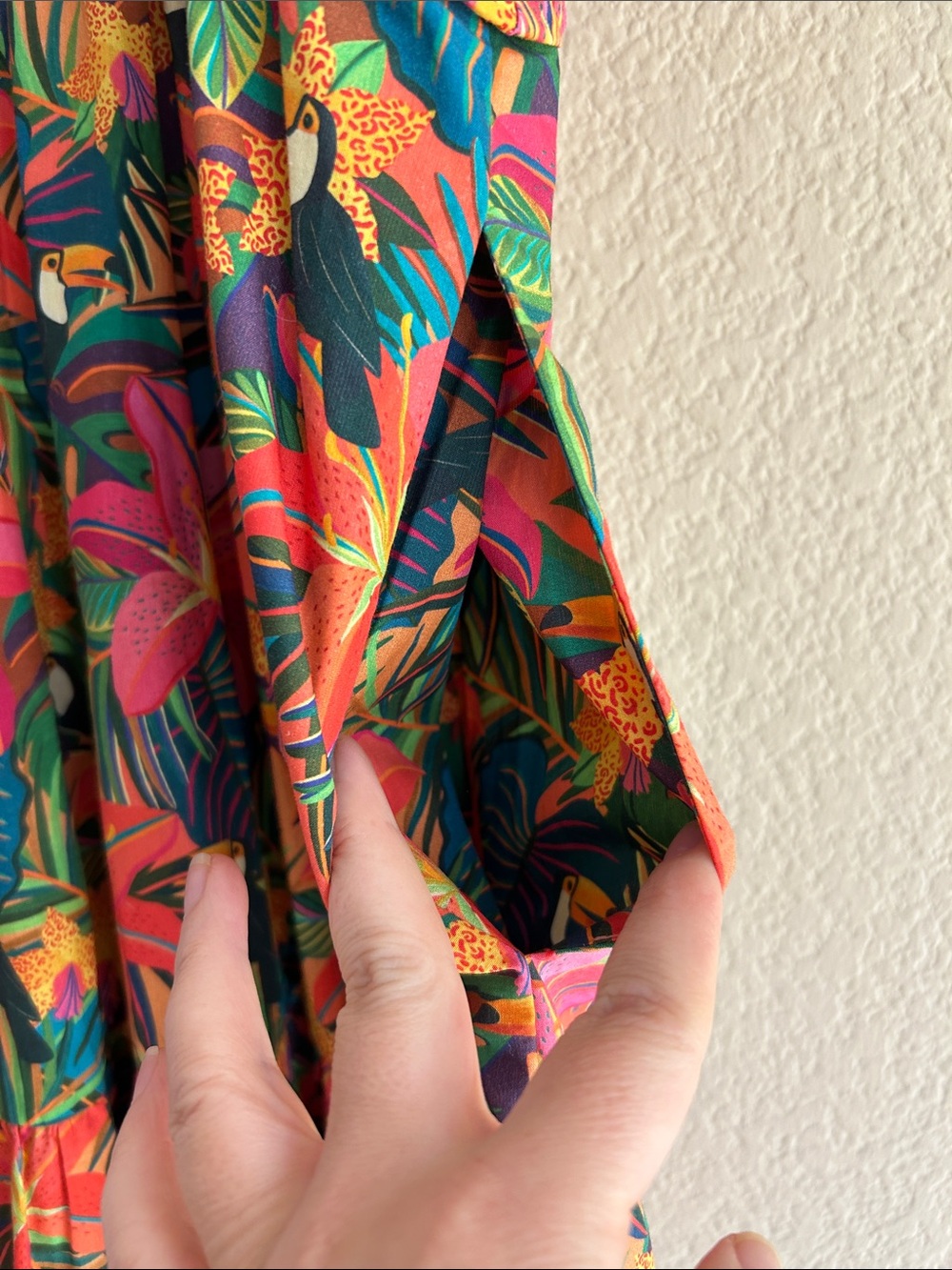 Anthropologie farm rio cover up- midi dressMulticolor Beaded Tropical Print 
S - Picture 7 of 8